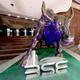 Sensex, Nifty climb in early trade on buying in IT, bank stocks